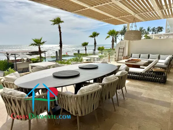 Departamento de playa con alberca y jacuzzi privados, con vista al mar