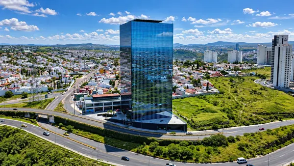 OFICINA EN VENTA EN TORRE TITANIUM EL CAMPANARIO, QUERETARO