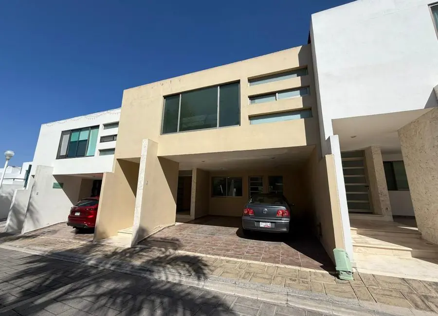 CASA EN VENTA XILOTZINGO / cerca de CU / IPETH CASA EN VENTA XILOTZINGO / cerca de CU / IPETH