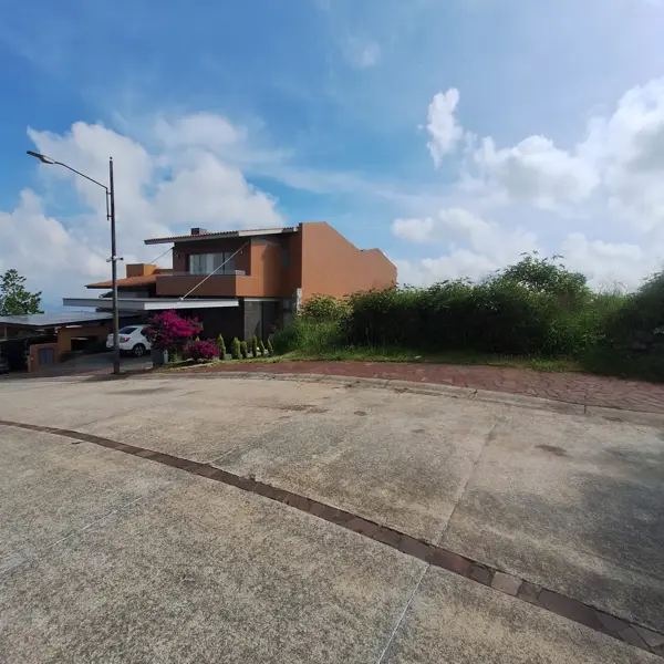 TERRENO EN VENTA EN CLUB Y DENTRO DEL CAMPO DE GOLF ALTOZANO, MORELIA