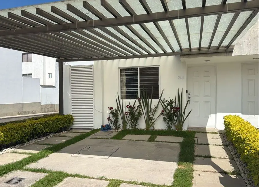 Casa en venta en Santa Maria Coronango, Coronango — foto 1 de 24