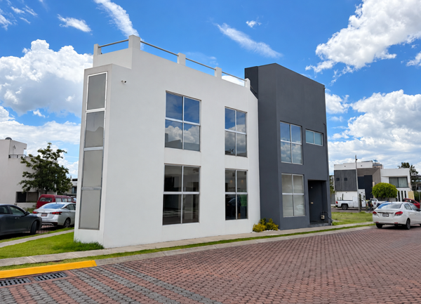 LA ANTIGUA CEMENTERA No57 casa ev venta de 3 pisos en Esquina — foto 1 de 19