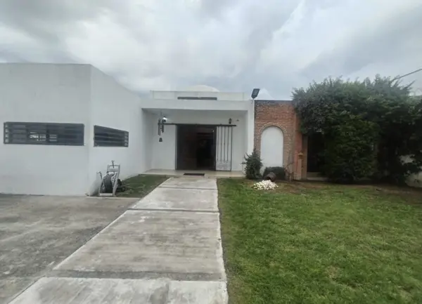 Casa De 3 Recamaras y Un Jardin De 700m2 Cerca de Las Piramidesa De San Francisco Totimehuacan y De Periferico. PRECIO DE OPORTUNIDAD — foto 1 de 20