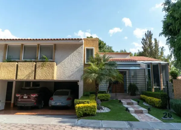 Casa De 4 Recamaras Con Excelentes Acabados Y Cuarto De Música en Colonia Las Animas. — foto 1 de 72