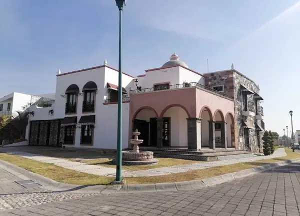 Casa Estilo Rústico De 3 recamaras En Vista Real Cerca De Chedraui Selecto Angelopolis y Ciudad Judicial. — foto 1 de 7
