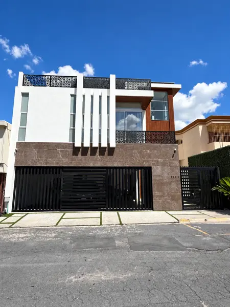 VENTA DE RESIDENCIA DE LUJO CON ELEVADOR, COLONIA DEL PASEO , MTY , NL.