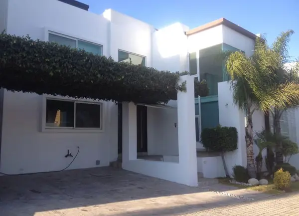 Casa de 4 Habitaciones (Una en Planta Baja) en Venta Ubicada en La Isla En Lomas de Angelópolis 1 — foto 1 de 23