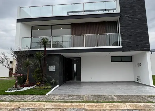 Casa de 5 Habitaciones (Una Recámara en Planta Baja) en Venta Ubicada en Parque Chiapas — foto 1 de 18