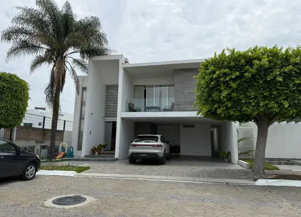 Hermosa Casa de 3 Habitaciones Ubicada en el Cluster 444 en Lomas de Angelópolis