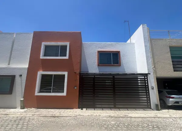 Casa de 3 Habitaciones en Venta Ubicada en el Fraccionamiento Villas San Juan, Col. Manantiales, Cuautlancingo