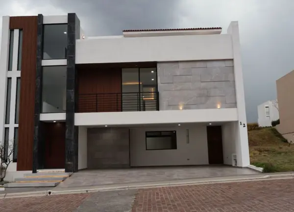 CASA EN VENTA EN GRAN RESERVA LUJO 7CV F176