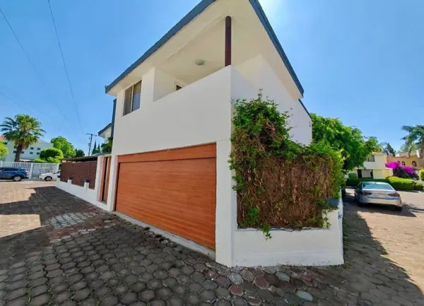 CASA EN VENTA VILLAS DE ZAVALETA / CERCA ANGELOPOLIS / UMAD / UVM / UDLAP 4CV F191