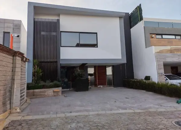 Casa de 4 Habitaciones y Roof Garden en Venta Ubicado en Parque Santiago, lomas de Angelopolis