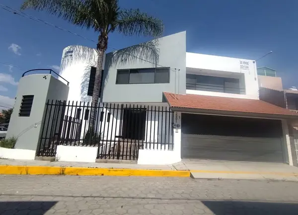 Casa en Venta o Renta Ubicada en el Fraccionamiento Campestre en San Rafael Xilotzingo — foto 1 de 21