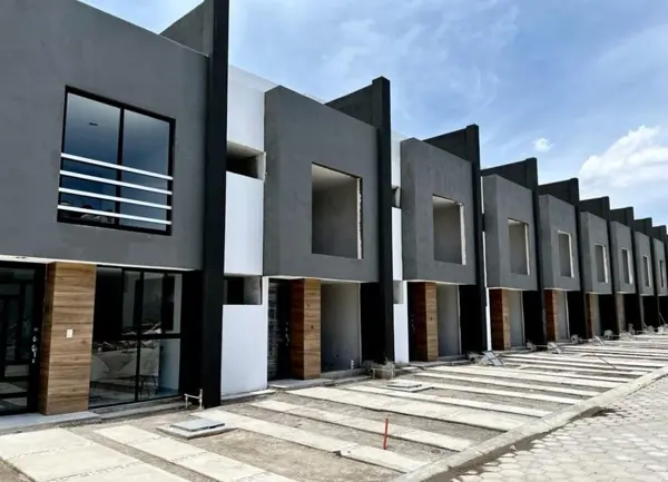Casas en Venta con Habitación en Pb Ubicadas en el Fraccionamiento Villas Gema en la Colonia San Isidro Castillotla — foto 1 de 12