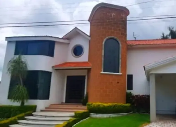 Amplia Casa con Alberca y de 4 Habitaciones en Venta Ubicada en Lomas de Cocoyotla, Cuatla, Morelos