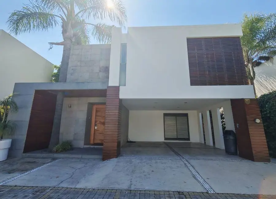 Casa en venta en Lomas de Angelópolis, San Andrés Cholula — foto 1 de 19