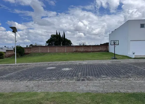 SE VENDE TERRENO EN RESIDENCIAL QUETZALCOATL RECTA A CHOLULA 7TV F140
