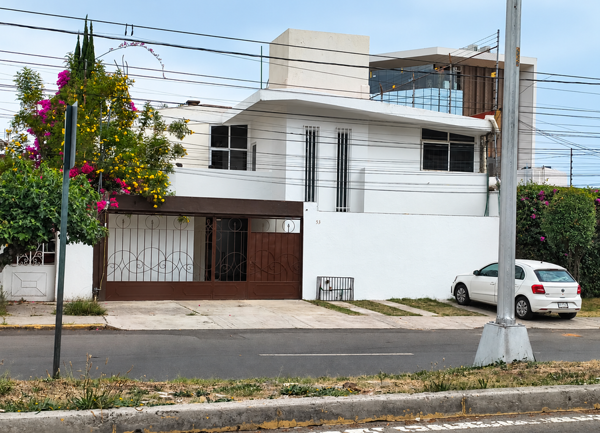 AV. TEZIUTLAN EN LA PAZ / RESIDENCIA EN VENTA O RENTA