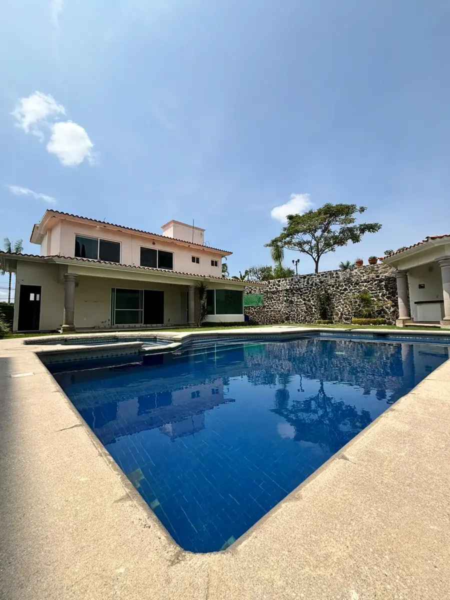 Casa en venta en Lomas de Cocoyoc, Atlatlahucan — foto 1 de 16