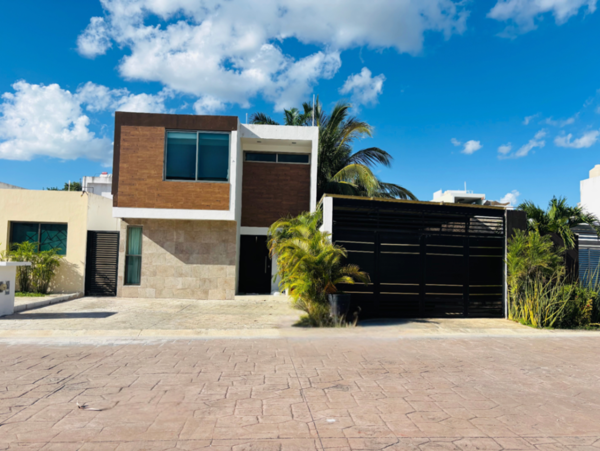 Casa en venta en Residencial Cumbres, Chetumal, Quintana Roo