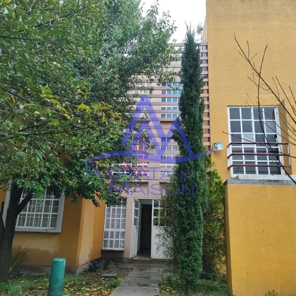 Apartamento en remate judicial en Zumpango con cocina integral y patio