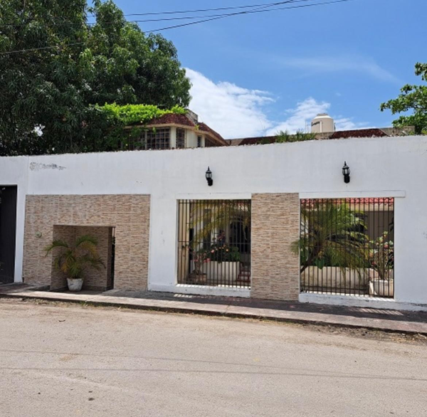 Casa en Venta en Chetumal Centro, Oportunidad en Av. Principal y comercial en Quintana Roo