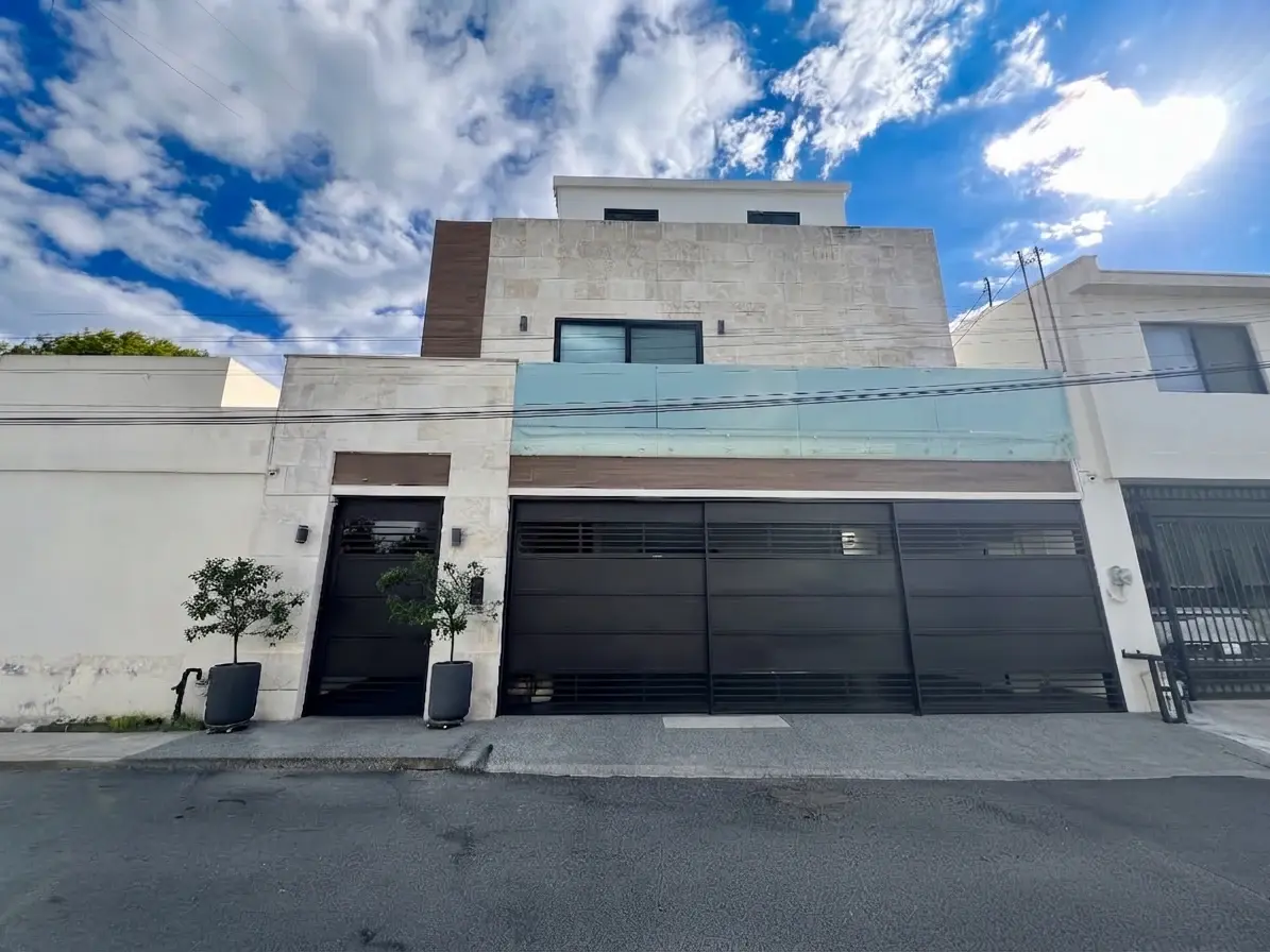 Casa en venta en Del Valle, San Pedro Garza García — foto 1 de 32