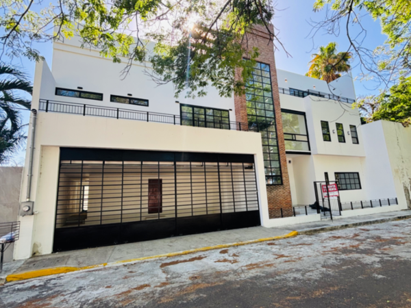 Casa en venta en Zona residencial Campestre, con Alberca. Othón P. Blanco