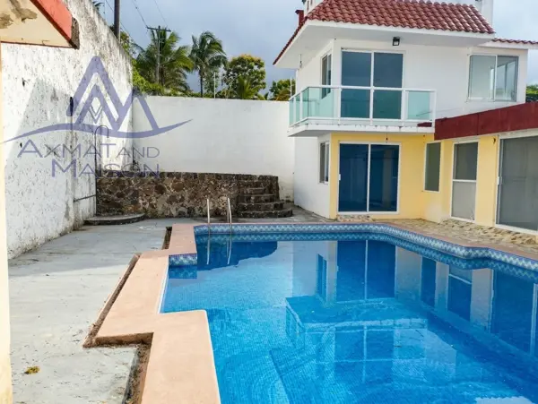 Casa en Fraccionamiento Laguna de Miradores, Emiliano Zapata - Amplia y Conectada JX
