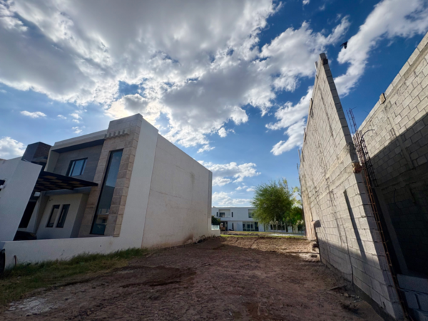 Terreno en Venta en Altozano la Nueva Laguna con Vista al Lago — foto 1 de 9