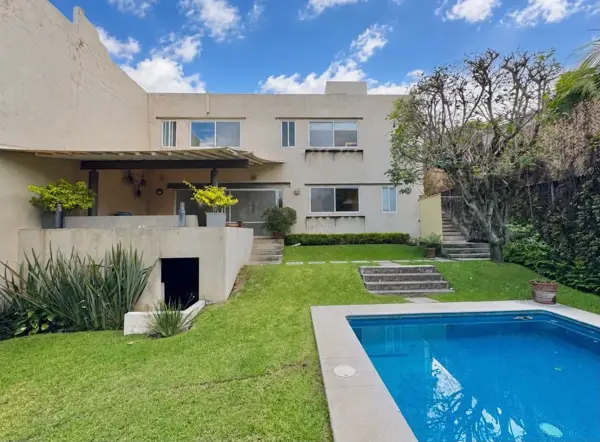 CASA EN RENTA – MANANTIALES en fraccionamiento