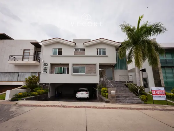 CASA EN VENTA FRENTE A PARQUE, ELMANANTIAL, TLAJOMULCO