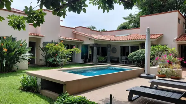 Casa en Kloster Sumiya | Una Planta, Recién Remodelada y con Alberca Privada — foto 1 de 21
