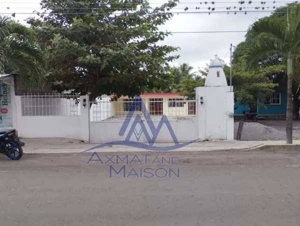 Casa en venta en Rinconada, Emiliano Zapata: Ubicación estratégica en la Av. Insurgentes JX
