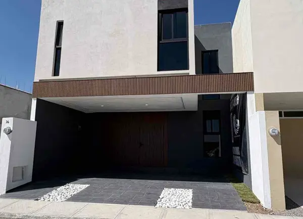 Casa en Venta en Residencial Cuatro Vietos, en Sanctórum, Cuautlancingo. cerca del IMSS.