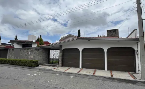 Casa para remodelar a precio de oportunidad en Residencial Campestre Paraíso, zona Zavaleta