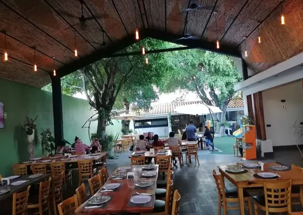 ¡Oportunidad de negocio! Local comercial activo, en buena ubicación. — foto 1 de 20