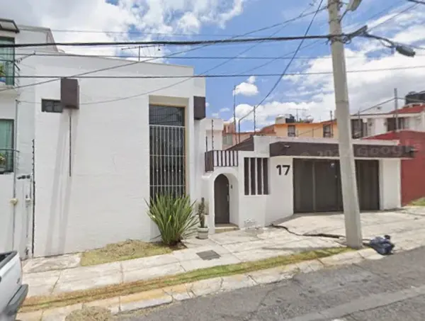 Casa en venta en Naucalpan, Misiones: Amplias áreas, jardín y fácil acceso