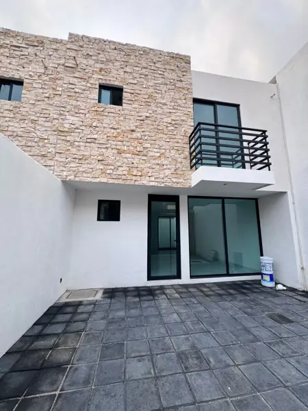 Casa Sola Nueva. La colonia esta cercana a la ciclopista.