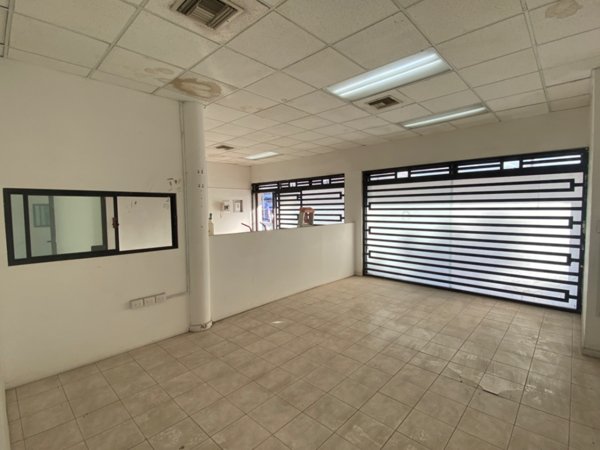 ••Local en plaza comercial en renta en Blvd. Diagonal Las Fuentes••