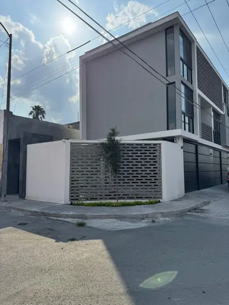 Propiedad de 3 Townhouse en Apodaca Centro