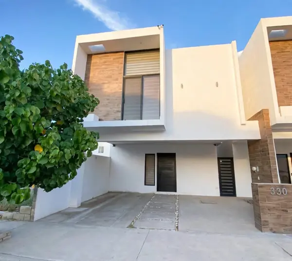 CASA EN RENTA - VILLAS DE RENACIMIENTO