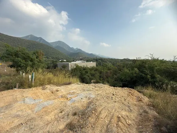 Terreno en venta en El Yerbaniz, Santiago — foto 3 de 4
