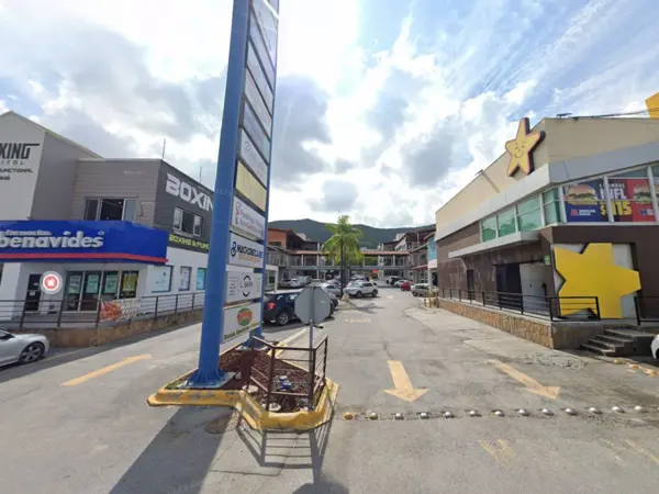 Local comercial en Carretera Nacional, Plaza Remax en Monterrey