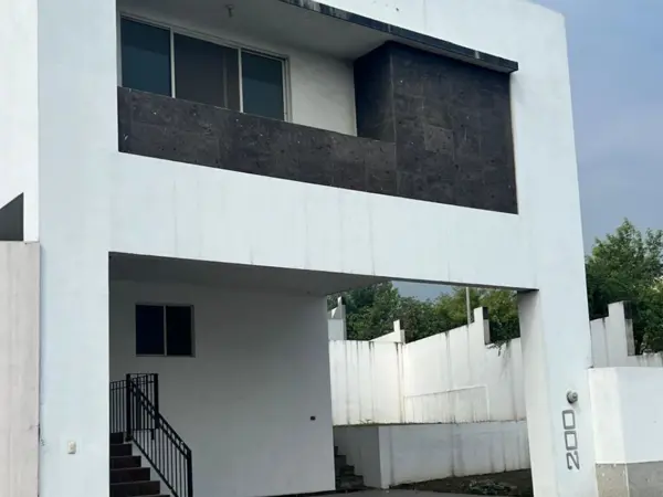 Casa en Venta en Cumbres 8vo Sector, Monterrey — foto 1 de 15