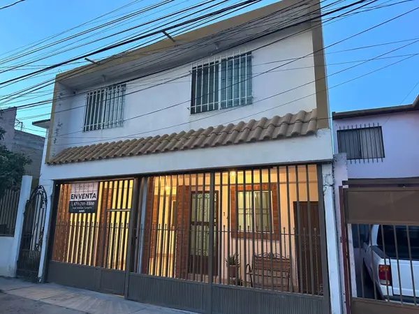 Excelente casa habitación Fuentes del Sur