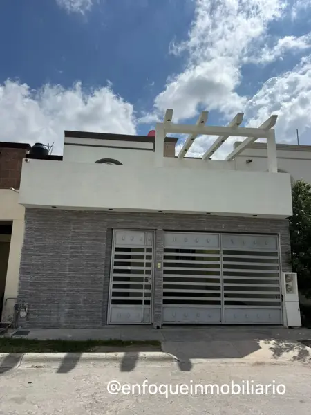 Renta de una linda  Casa de dos plantas en Real del Sol III al poniente de Saltillo