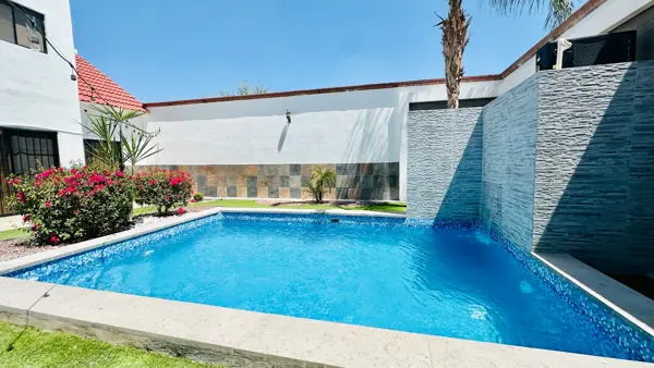 CASA EN RENTA EN VIÑEDOS CON ALBERCA