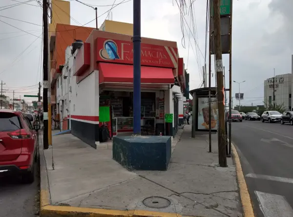 ESPECTACULAR Local en Renta en esquina Diagonal Defensores y 25 Norte, a unos pasos de Traumatología